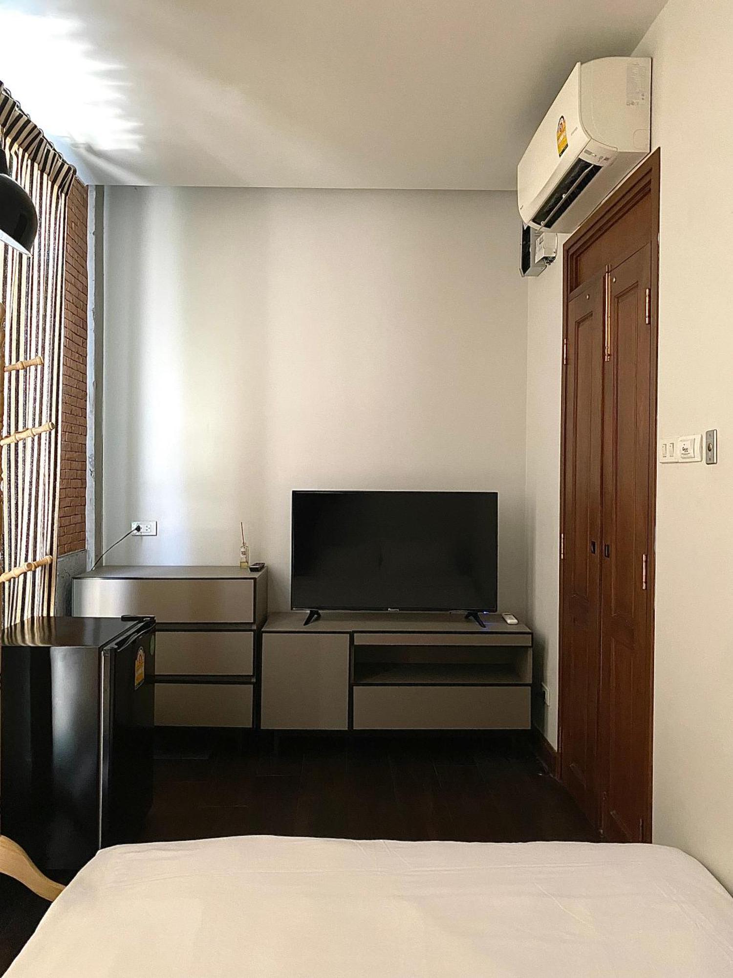 Khunluang Hostel (Adults Only) Chiang Mai Exteriör bild